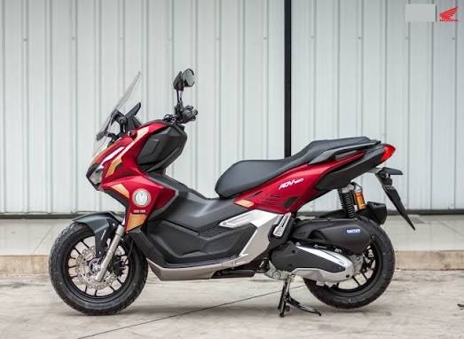 Honda ADV 160cc Iron Man Limited Edition scooter available for rental in Ratchathewi Bangkok